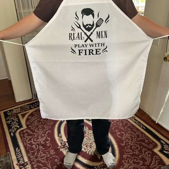 White Apron with Black Graphic Print- Real men play with fire- new - Picture 4 of 5